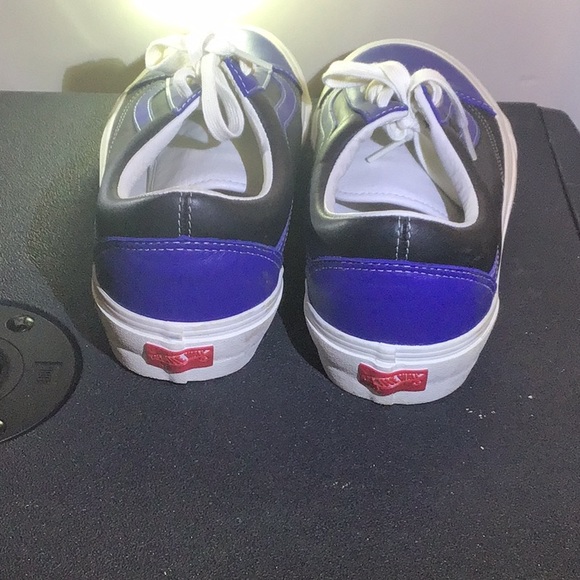 Vans - Picture 3 of 5